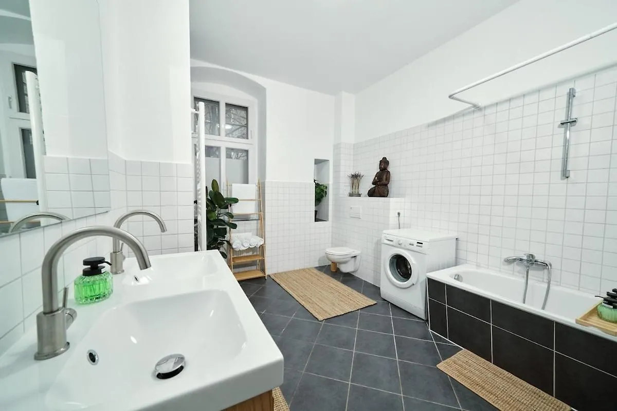 Staywell - Design Loft Apartment Near Alexanderplatz Berlin